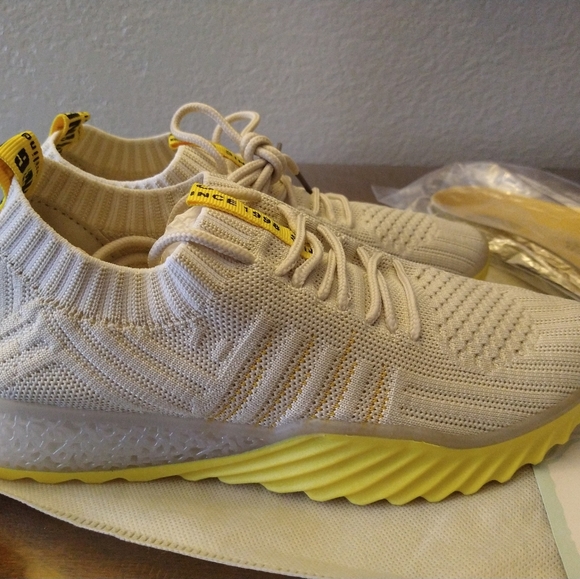 Shoes - Picture 3 of 4